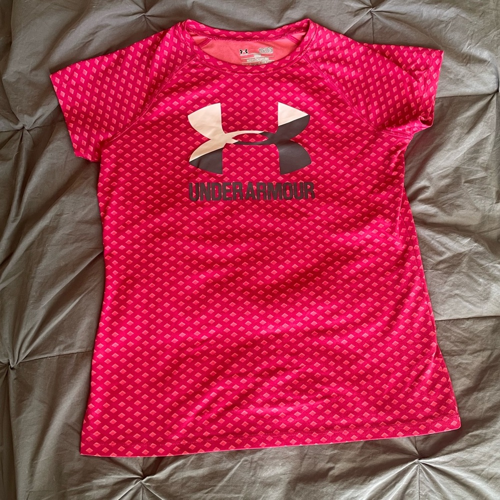 Girl’s UnderArmour Loose Fit HeatGear Tee Shirt Size: Large